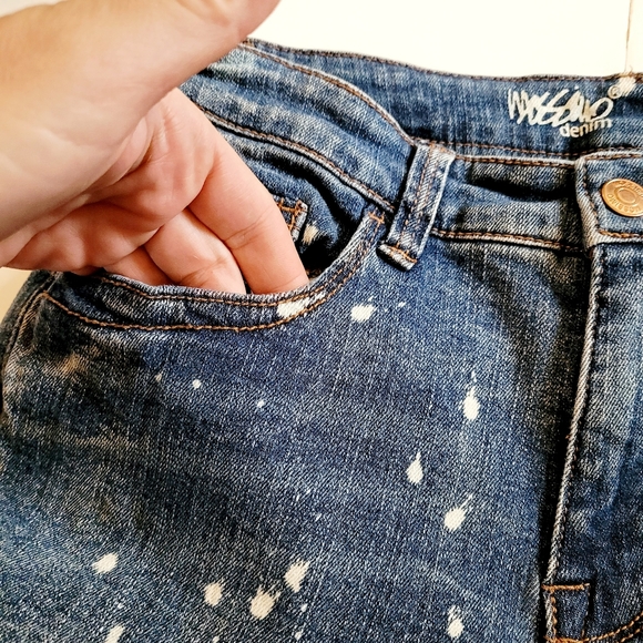 Distressed Jeans - Picture 4 of 12